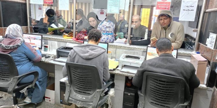 رئيس جهاز مدينة الشروق يؤكد على سرعة إنجاز طلبات المواطنين داخل المركز التكنولوجي