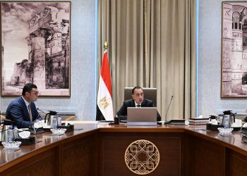 رئيس الوزراء يستعرض الخطة الزمنية لتنفيذ مشروع “علم الروم” ومراحل تسليم الأراضي