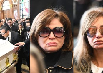 إلهام شاهين ولطيفة ووفاء عامر وماجد الكدوانى فى عزاء والدة هاني رمزى