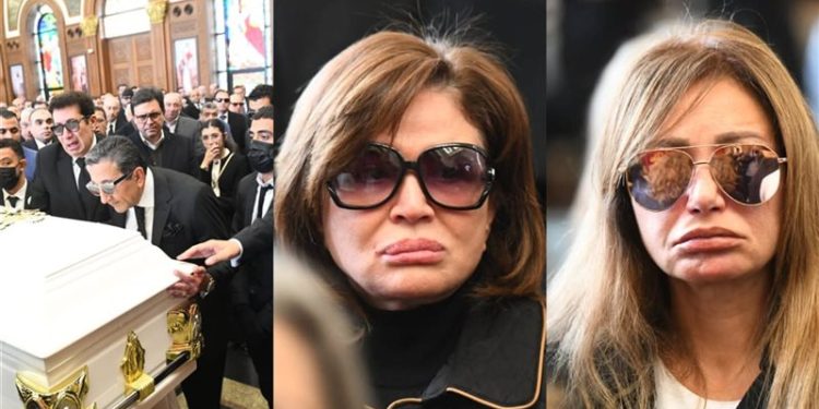 إلهام شاهين ولطيفة ووفاء عامر وماجد الكدوانى فى عزاء والدة هاني رمزى