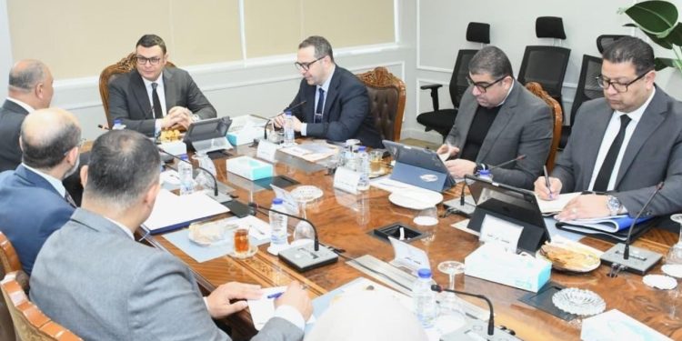 وزير الإسكان يلتقي رئيس المركز الوطني لاستخدامات أراضي الدولة