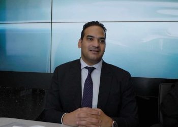 تفاصيل ترحيل أمير الهلالي “مستريح السيارات” من دبي إلى القاهرة الجديدة