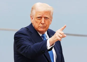 الرئيس ترامب: لدينا أسطول بحري ضخم قرب إيران يفوق الموجود قرب فنزويلا