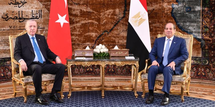 الرئيس السيسي وقرينته يستقبلان ونظيرة التركي والسيدة قرينته فى قصر الاتحادية |صور