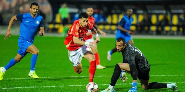 الأهلي يصطدم بـ سموحة في مباراة صعبه بالدوري