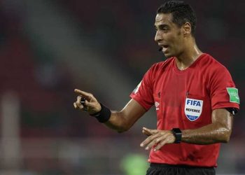 أمين عمر حكمًا لـ مباراة الأهلي والجونة بالدورى .. والقنوات الناقلة