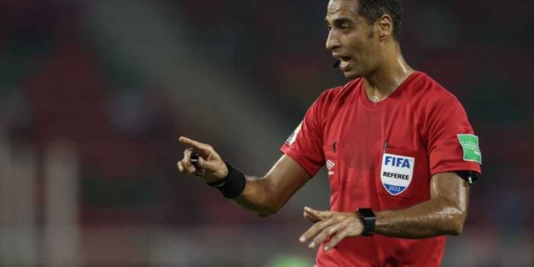 أمين عمر حكمًا لـ مباراة الأهلي والجونة بالدورى .. والقنوات الناقلة