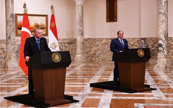 الرئيس السيسي:حجم التبادل التجاري بين مصر وتركيا وصل لـ 9 مليارات دولار