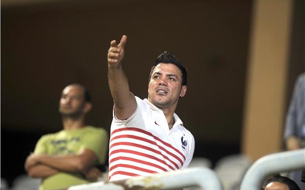 تفاصيل إلقاء القبض على عمرو زكى فى مطار القاهرة