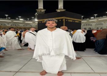 بعد أزمته الأخيرة مع الأهلي .. إمام عاشور يؤدي العمرة برفقة زوجته