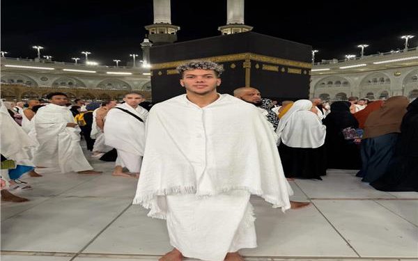 بعد أزمته الأخيرة مع الأهلي .. إمام عاشور يؤدي العمرة برفقة زوجته