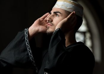 هل يجوز قراءة سورتين من القرآن في الركعة الواحدة؟.. أمين الفتوى يجيب