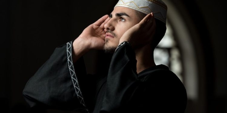 هل يجوز قراءة سورتين من القرآن في الركعة الواحدة؟.. أمين الفتوى يجيب