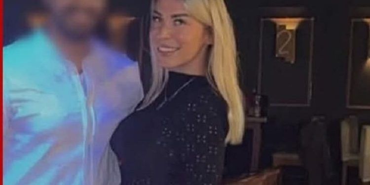 بعد إستغلالها عاطفياً ونفسياً .. طبيب مصري يخدع فتاة إسترالية ويجبرها على الاجهاد