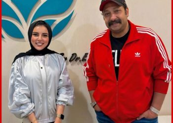 محمد ثروت ينشر صوره مع طبيبته وسخر من عدم الأكل