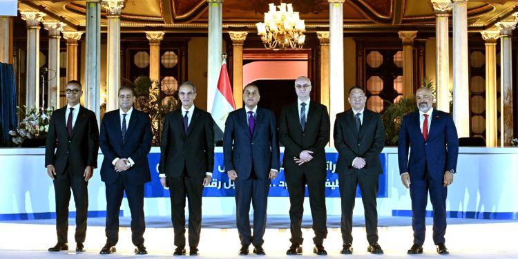 مدبولي: قطاع الاتصالات وتكنولوجيا المعلومات أصبح قطاعا إنتاجيا واعدا