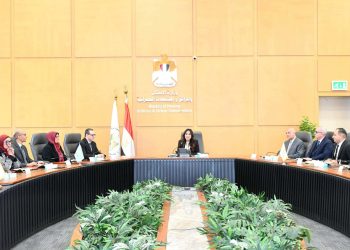 وزيرة الإسكان ووليد عباس  يتابعان مستجدات ملفات تقنين الأوضاع بالأراضي المضافة لعدد من المدن الجديدة