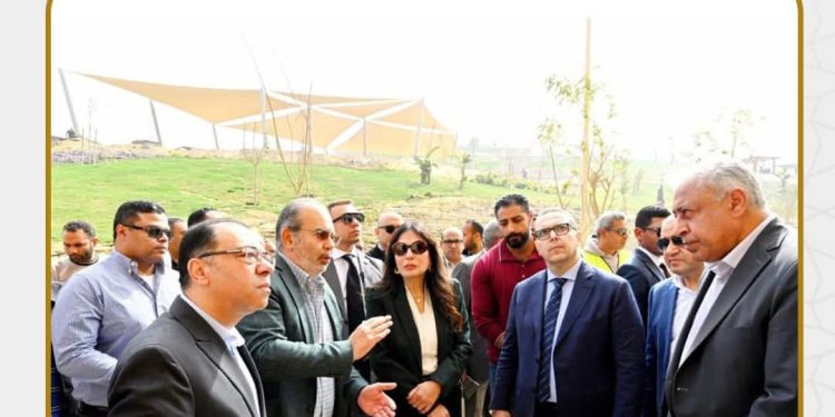 وزيرة الإسكان و وليد عباس يقومان بجولة موسعة بمشروع “حدائق تلال الفسطاط”