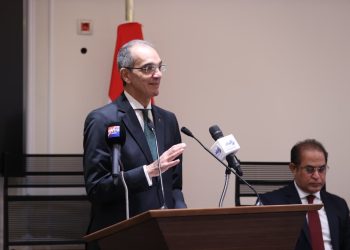 وزير الاتصالات يكشف خطة من 5 محاور لـ حماية الأطفال من مخاطر الإنترنت