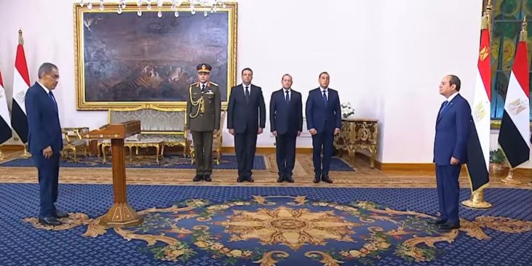 ضياء رشوان يؤدي اليمين الدستورية وزيرًا للإعلام أمام الرئيس السيسي 