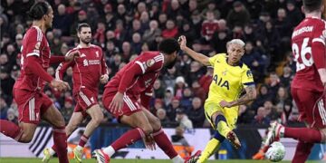 ليفربول يتعادل أمام توتنهام ويواصل السقوط في نزيف النقاط بالبريميرليج