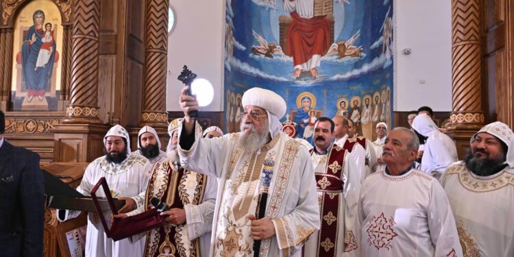 البابا تواضروس الثاني يصلي قداس ذكرى المتنيح الأنبا باخوميوس