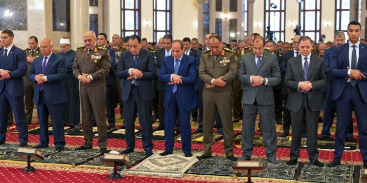 احتفالا بيوم الشهيد… الرئيس السيسي يؤدي صلاة الجمعة بمسجد المشير طنطاوي