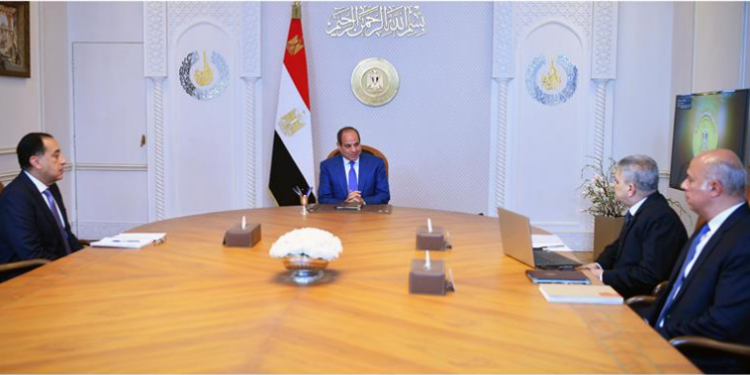 الرئيس عبد الفتاح السيسي يجتمع برئيس مجلس الوزراء ورئيس هيئة قناة السويس