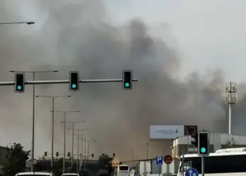 قطر: إصابة 4 أشخاص جراء سقوط شظايا على منزل عقب اعتراض صواريخ إيرانية