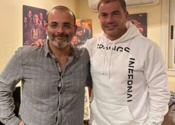 أيمن بهجت قمر: بقالي 30 سنة بطلب من عمرو دياب تذاكر حفلاته!