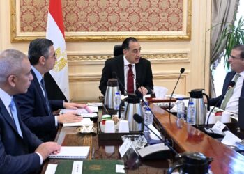 مدبولي يتابع موقف توافر السلع الاستراتيجية بالأسواق والاستعدادات لـ توريد القمح المحلي