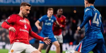 الدوري الإنجليزي.. مانشستر يتقدم على تشيلسي بهدف في الشوط الأول