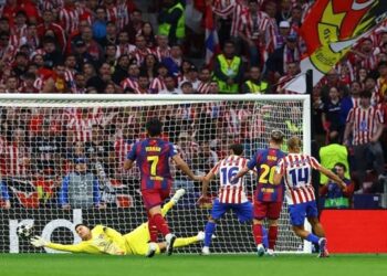 دوري أبطال أوروبا.. برشلونة يتقدم على أتلتيكو في شوط أول مثير