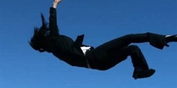 تفاصيل إنهاء طبيبة علاج طبيعي حياتها من الطابق الثامن بالنزهة