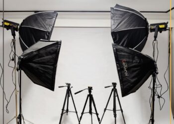 مستشارة لبنانية لمالك قناة كبيرة تمنع الصلاة داخلها … إليكم التفاصيل 