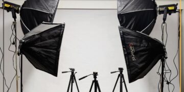 مستشارة لبنانية لمالك قناة كبيرة تمنع الصلاة داخلها … إليكم التفاصيل 