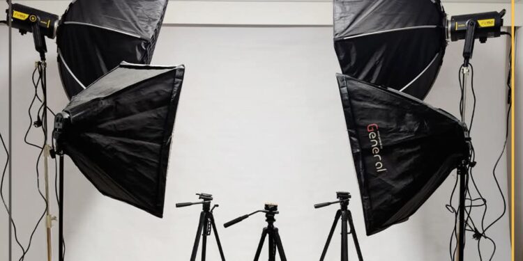 مستشارة لبنانية لمالك قناة كبيرة تمنع الصلاة داخلها … إليكم التفاصيل 