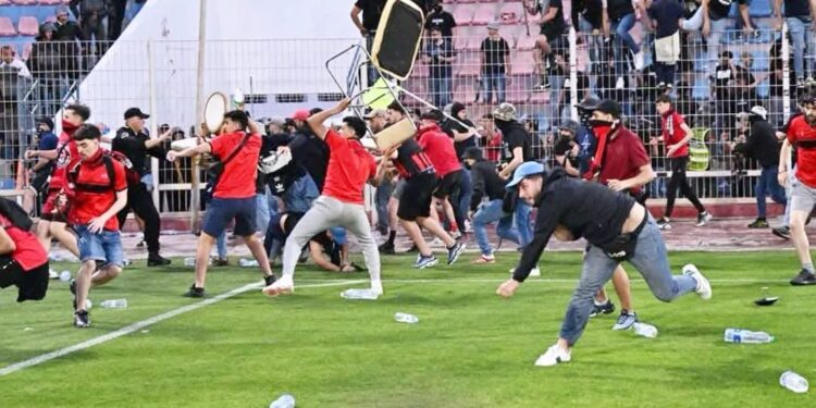 أحداث مؤسفة تؤجل انطلاق مباراة أولمبيك آسفي المغربي واتحاد العاصمة الجزائري.. صور