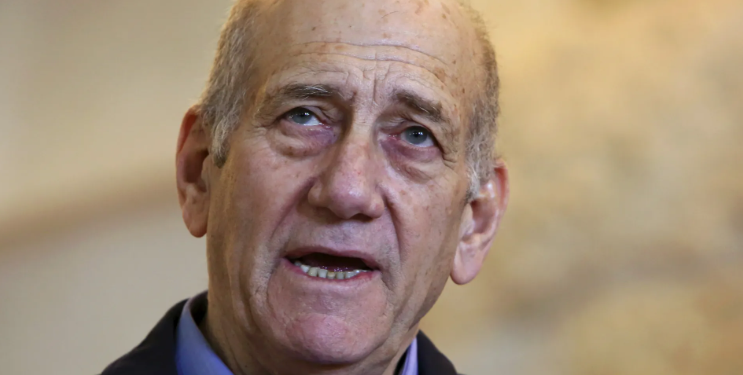 رئيس الوزراء الإسرائيلي الأسبق: الضربة الأولى على إيران “ناجحة” والحل يكمن في الحوار